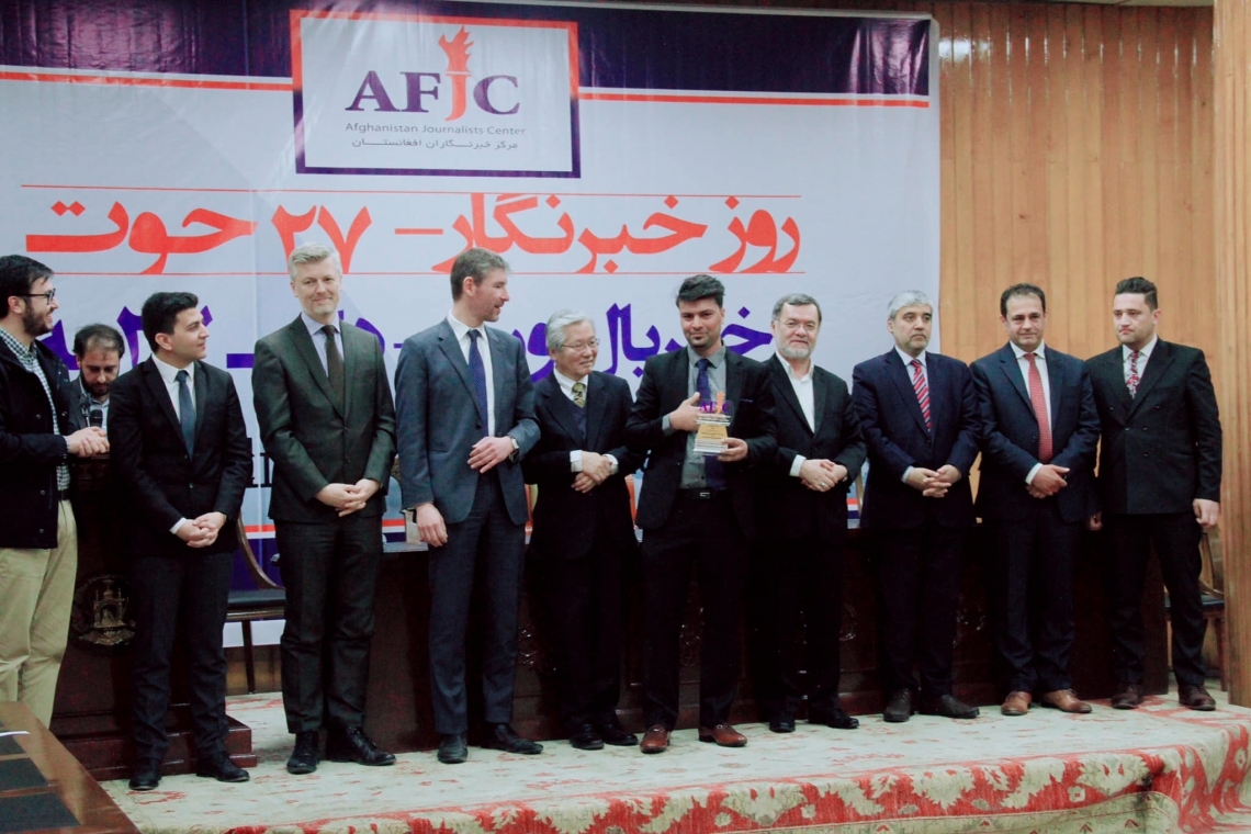 Naweed Ahmad Barakzai Wins 2019 Journalist of the Year Award